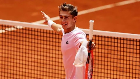 Маттео Арнальди обручился с Мией Савио