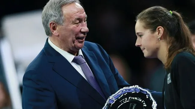 Глава ФТР Тарпищев хочет высказаться о смене гражданства Касаткиной