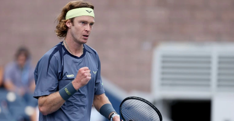 Андрей Рублёв вышел в четвертьфинал турнира ATP-250 в Гонконге