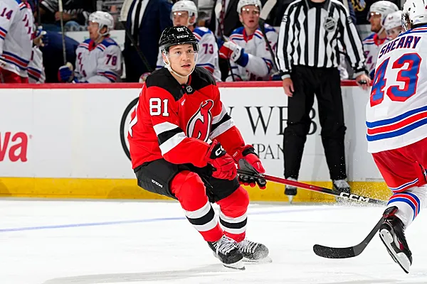 Шайба Арсения Грицюка помогла «Нью-Джерси» победить «Колорадо» в НХЛ