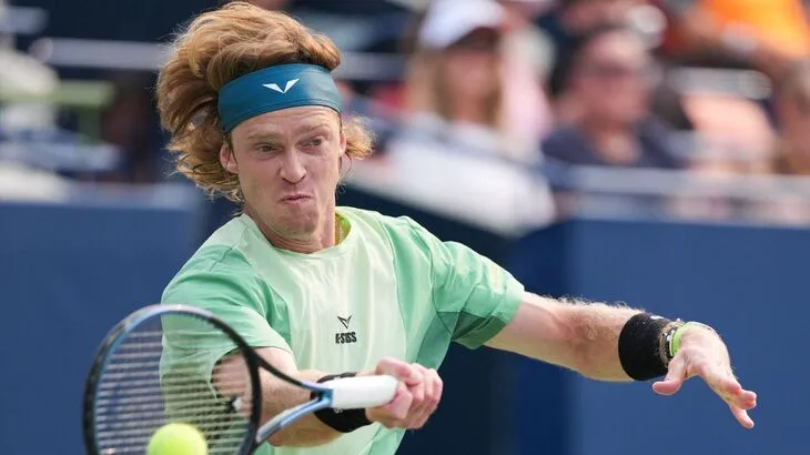 Рублёв проиграл первый сет Фрицу на турнире в Торонто
