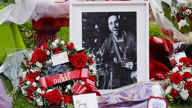 Дибала и Раньери посетили мемориал Жоты на Энфилде