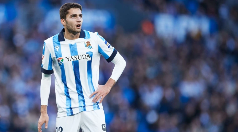 Агент Захаряна опроверг информацию о болезни футболиста