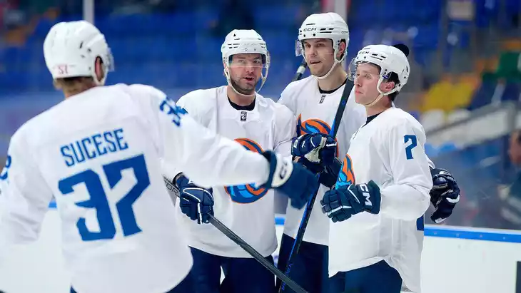 Артём Дзюба пригласил болельщиков на дерби КХЛ "Шанхай" — СКА