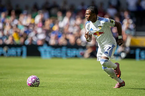 «Валенсия» нацелена на Ларжи Рамазани из «Лидса» с опцией выкупа