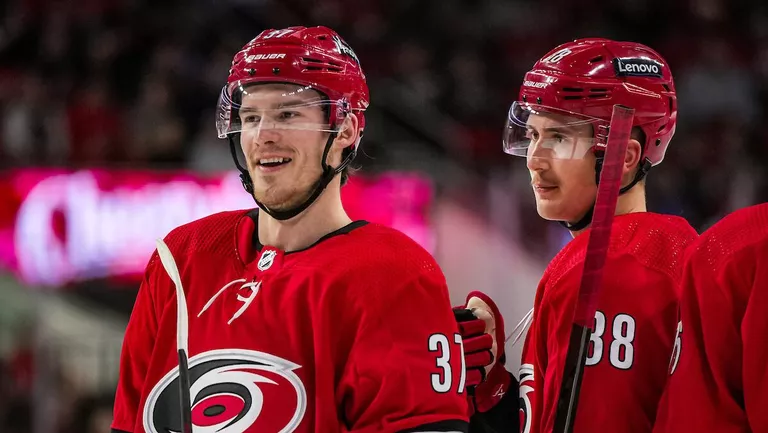 Андрей Свечников прокомментировал слухи об уходе из «Каролины»