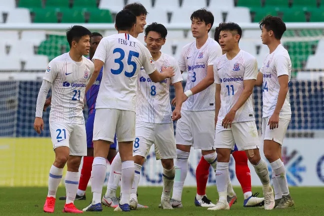 «Шанхай Шэньхуа» — «Шанхай Порт»: битва за лидерство в Суперлиге