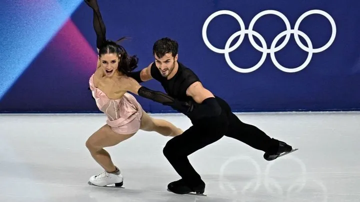 Французская пара победила в ритм-танце на ОИ-2026