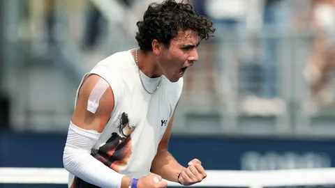 Иван Иванов занимает первую строчку в рейтинге юниоров ITF