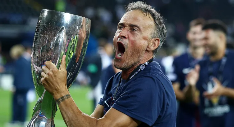 Луис Энрике признан лучшим тренером года по версии Globe Soccer Awards