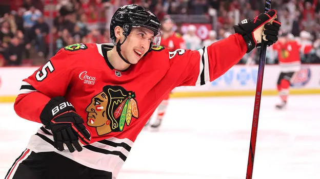 Нападающий «Чикаго» Илья Михеев сделал дубль в матче НХЛ против «Юты»