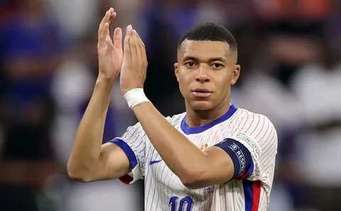 Киллиан Мбаппе догнал Тьерри Анри по голам за сборную 