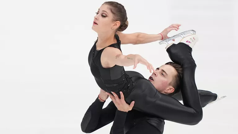 Фигуристка Косторная назвала дату возвращения к соревнованиям после рождения сына