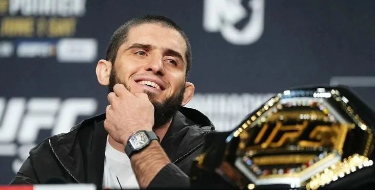 Махачев признан лучшим бойцом 2025 года по версии MMAFighting