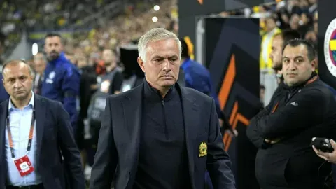 Моуринью поддержал тактику «Бенфики» в матче против «Фенербахче»