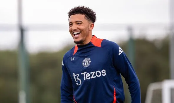 Джейдон Санчо и его товарищи по МЮ сделали фото в раздевалке