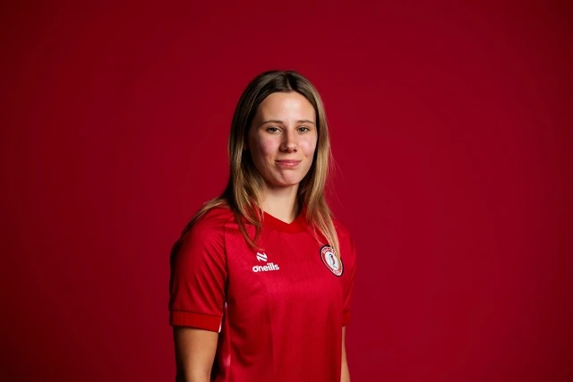 «Бристоль Сити» подписал контракт с Верой Джонс