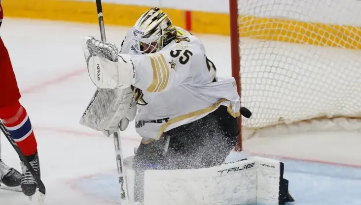 Адам Гуска спас «Адмирал» невероятным сейвом в матче с «Металлургом»