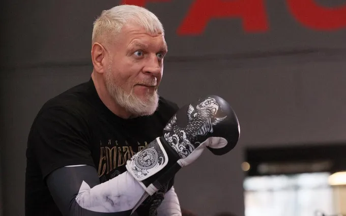 Фёдор Емельяненко хочет рассказать, как его брат обогнал легкоатлета после боя