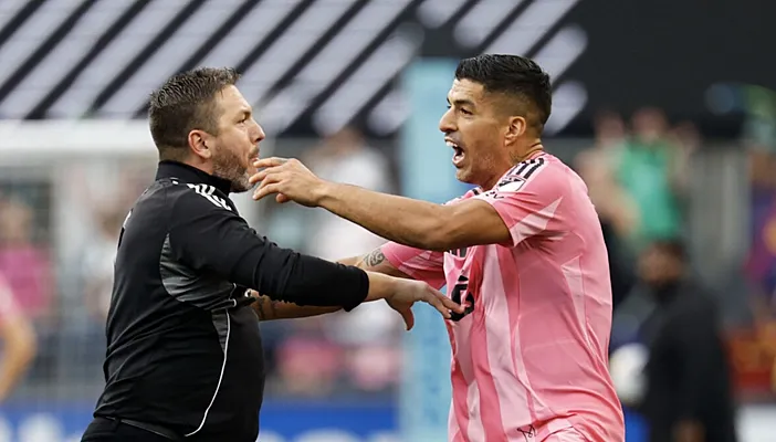 Работник «Сиэтла» о плевке Суареса: «Думал, он меня укусит»