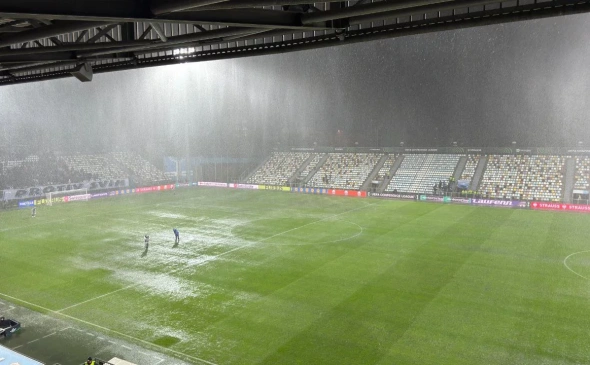 Матч Лиги конференций в Хорватии прервали из-за сильного ливня