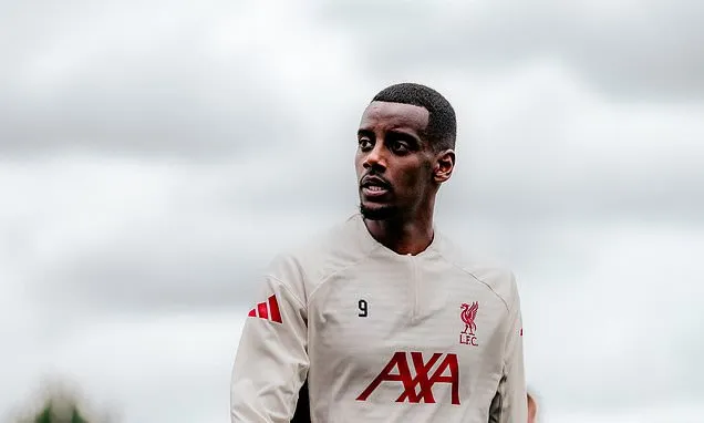 Исак пропустит матч «Ливерпуля» с «Бёрнли»