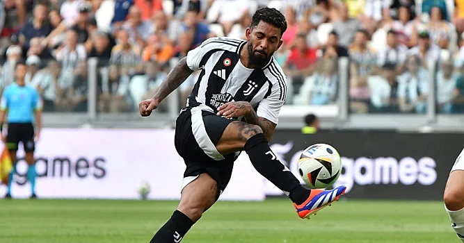 Дуглас Луис вернулся в «Ювентус» после опоздания на предсезонный сбор