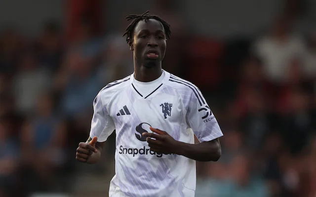 Футболист МЮ Секу Коне в сознании после травмы головы в матче U-21