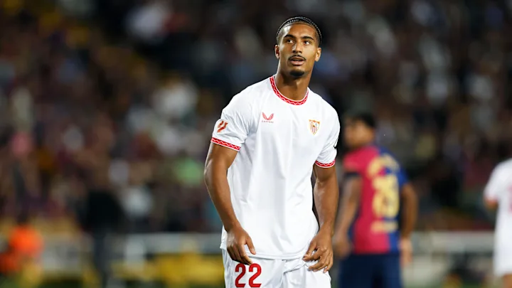 Защитник «Севильи» Лоик Баде получил травму