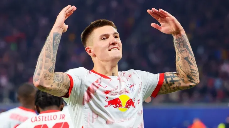 Шешко прилетел в Англию для подписания контракта с МЮ