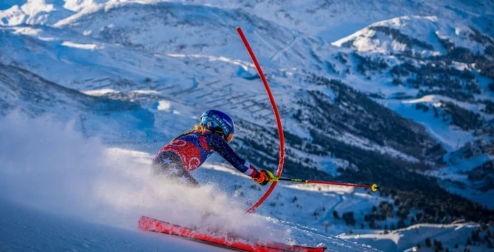 FIS предоставила нейтральный статус пяти российским спортсменкам