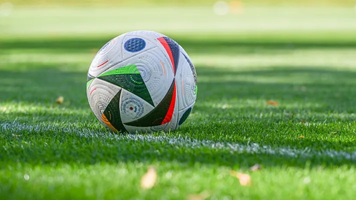 Футболиста из чемпионата Московской области отстранили на полгода за атаку судьи