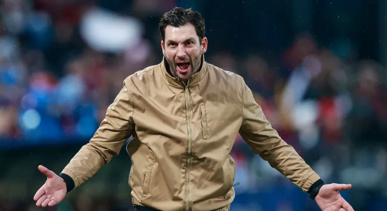 Экс-тренеру «Динамо» угрожали лишением лицензии из-за работы в России