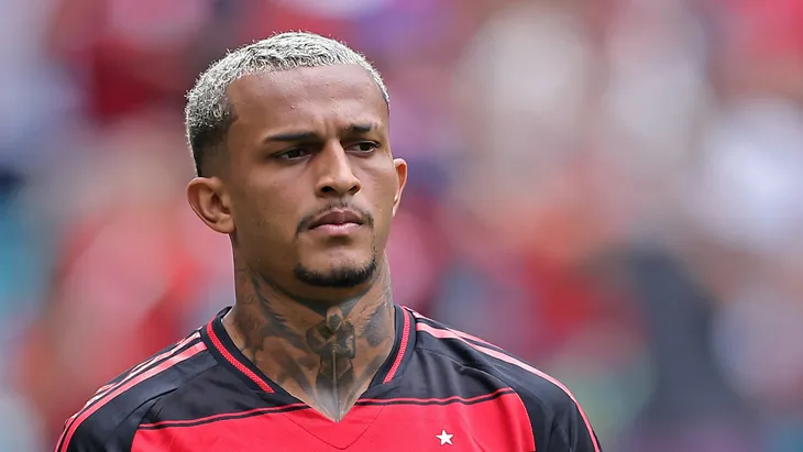 Уэсли прибыл в Рим для подписания контракта