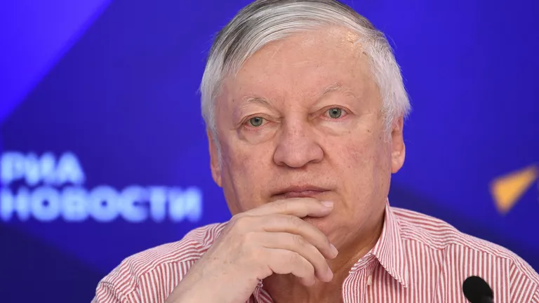 Карпов хочет сказать, что шахматистам из США не нужны конкуренты из России