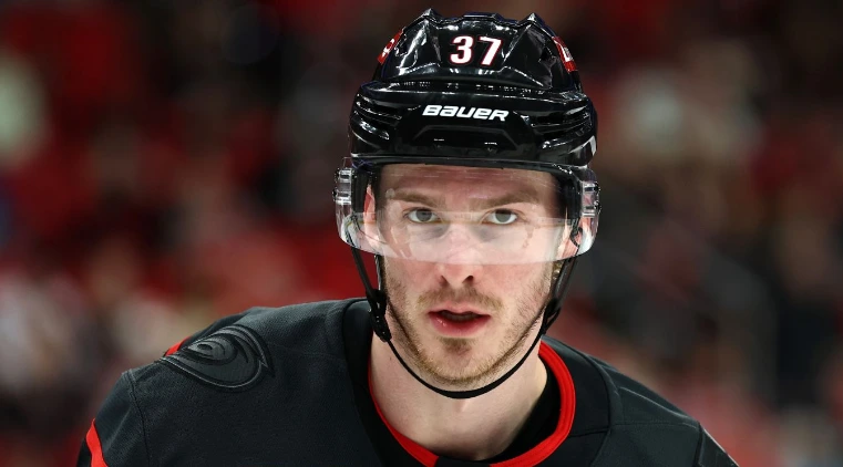 Андрей Свечников стал третьей звездой игрового дня в НХЛ