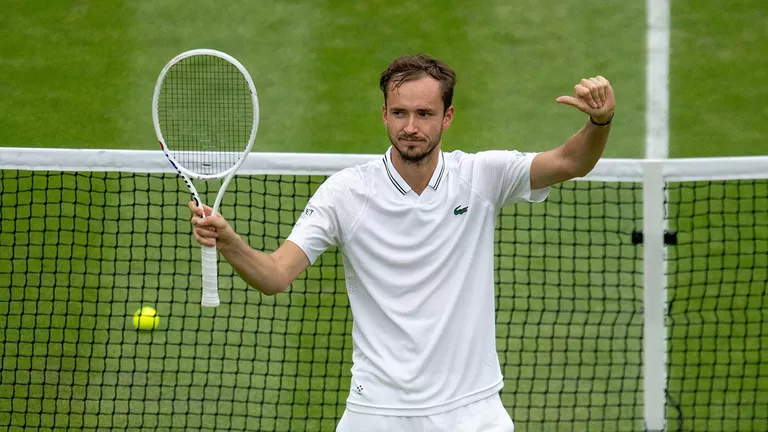 Медведев впервые завоевал титул на турнире в Брисбене, обыграв Накашиму