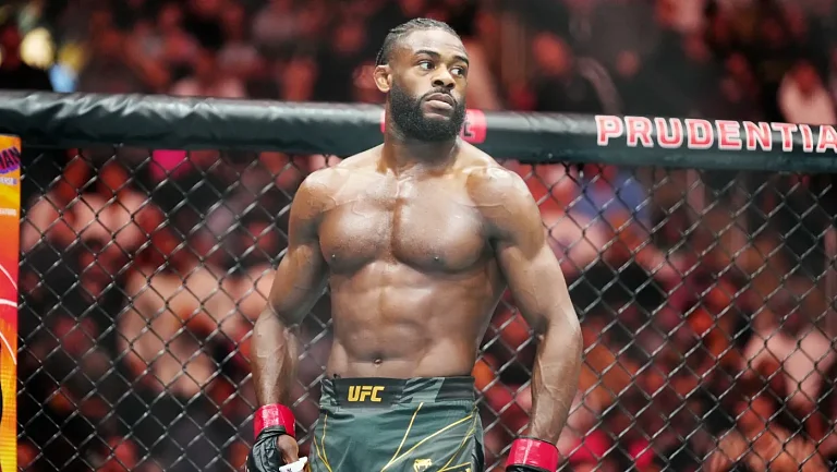 Стерлинг предложил Лопесу бой за место в титульном элиминаторе