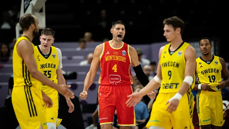 Черногория победила Швецию на Евробаскете, сохранив шансы на плей-офф