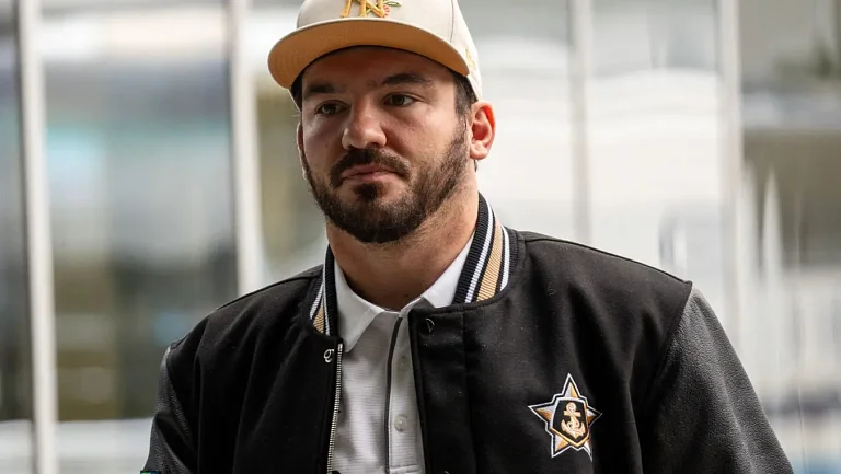 «Адмирал» обменял бронзового призера КХЛ Коледова в СКА