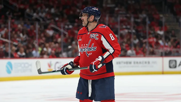 Александру Овечкину разбили лицо в игре с «Чикаго»