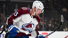 Ничушкин отдал 2 голевые передачи за «Колорадо» в игре НХЛ с «Ванкувером»