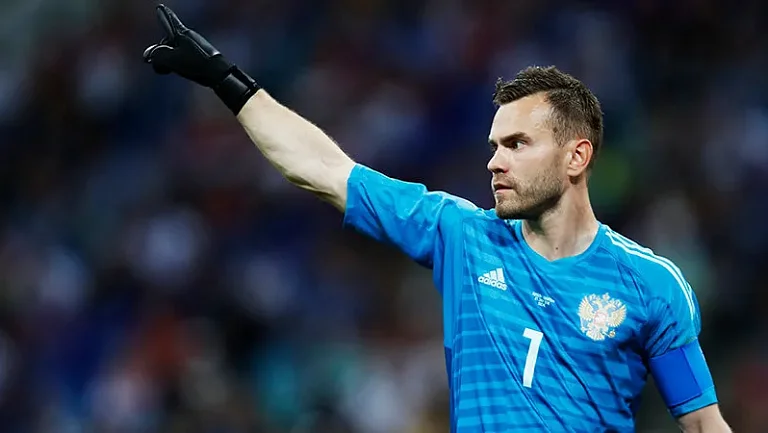 Защитник ЦСКА сравнил Акинфеева с Овечкиным