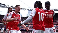 Дьоекерш забивает третий гол, Эзе делает первый ассист за «Арсенал»