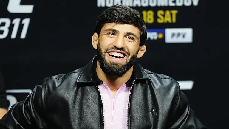 Арман Царукян назвал чемпионский пояс «формальностью» после решения UFC