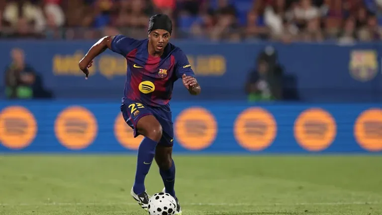 «Барселоне» нужен Кунде в стартовом составе