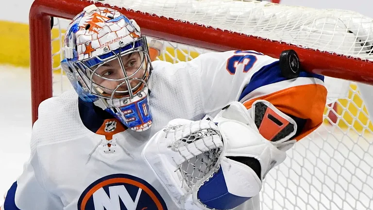 Илья Сорокин вошел в тройку лучших вратарей «Айлендерс» по числу побед