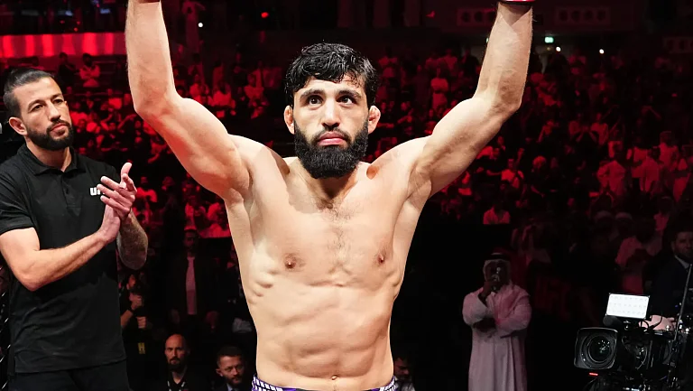 Ислам Махачев — о победе Царукяна: «Он заслужил титульный шанс»