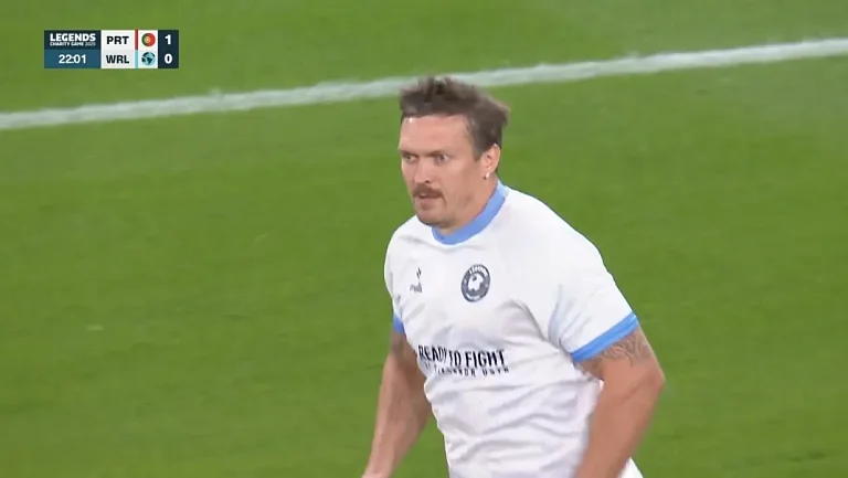 Усик вышел на поле в благотворительном матче в Лиссабоне