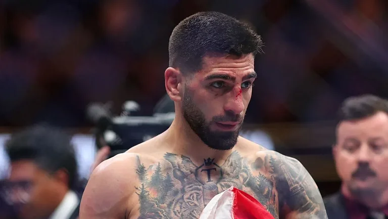 Маккарти назвал самого неудобного соперника для Топурии в лёгком весе